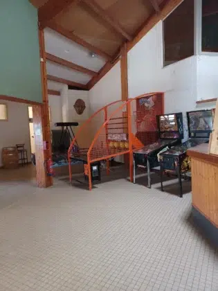 Services 7 JEUX BAR scaled 1